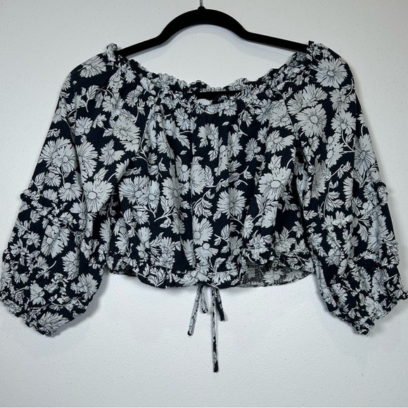 Lauren Conrad Navy and White Puff Sleeve Crop Blouse. Romantic. - Picture 2 of 8
